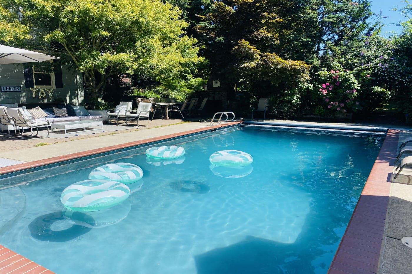 Tropical Gem 🌴🌸💎 Large Heated Secluded Pool in Tigard