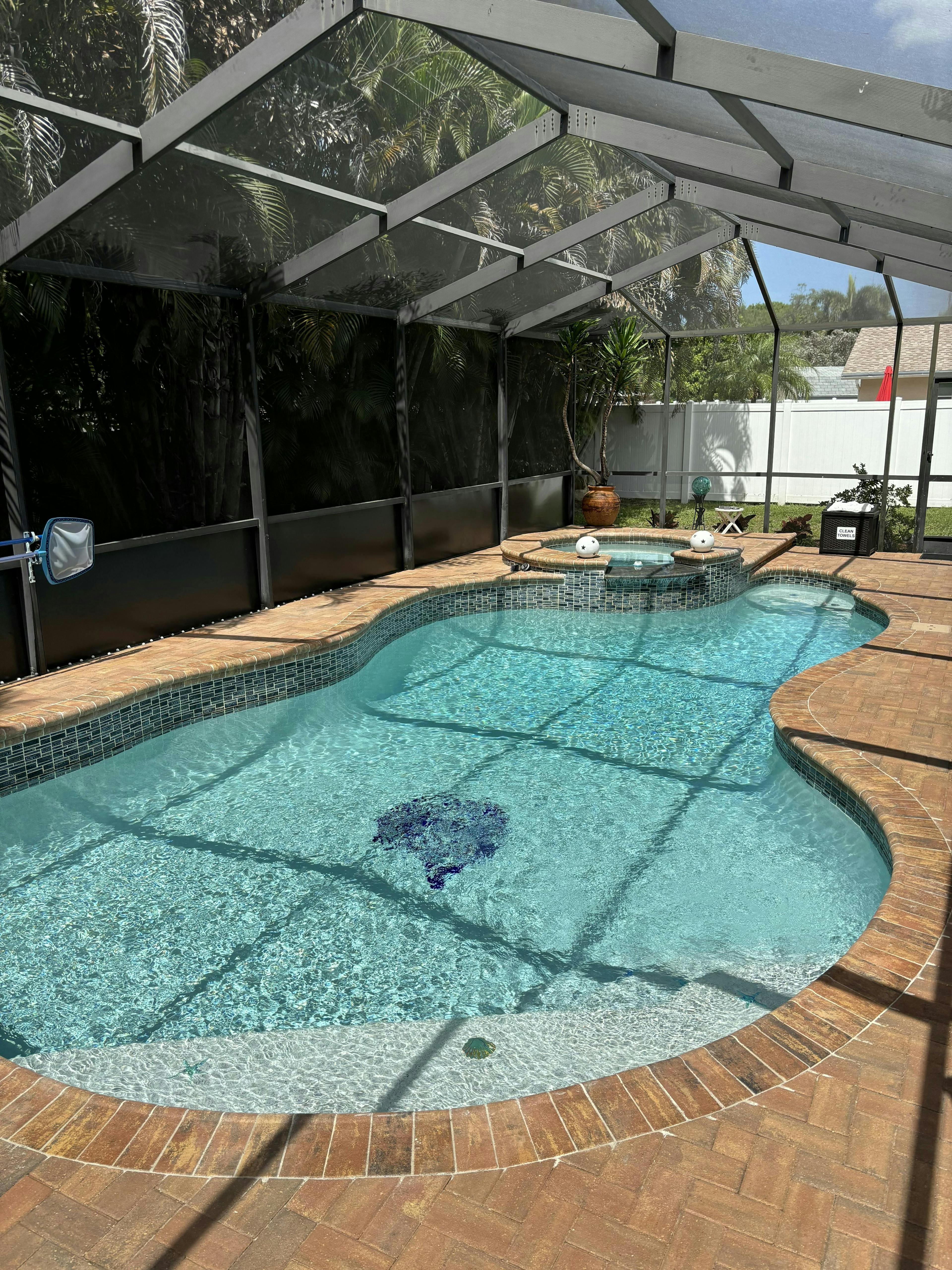 Largo Oasis Pool And Heated Spa Experience In Tropical Surroundings!