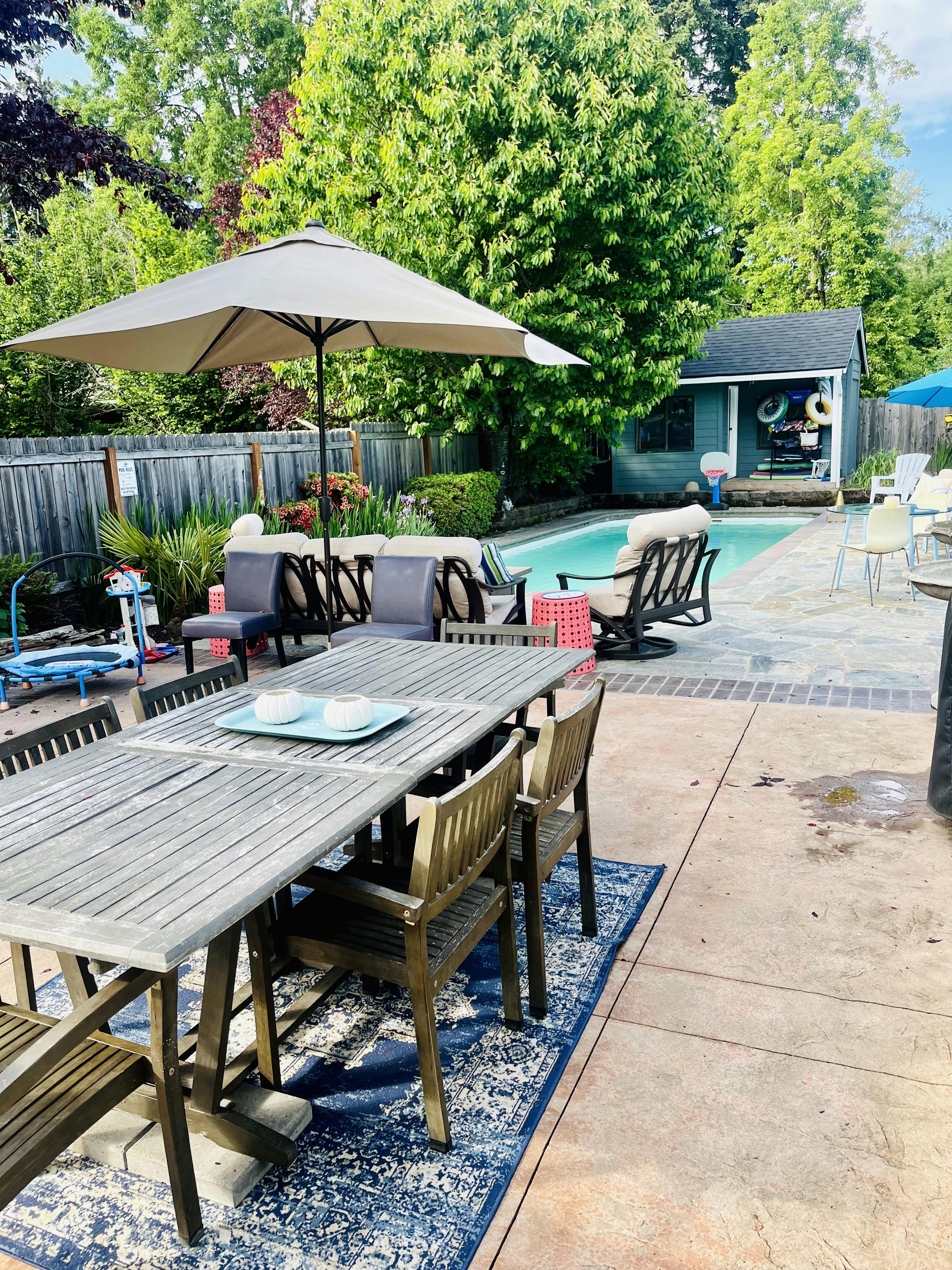 Pleasure Pool & Uhmazing Outdoor Space With Tree Fort & Trampoline!!!  Mi Casa Su Casa.