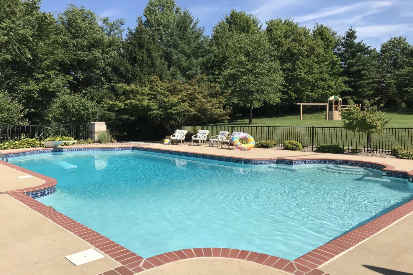 Private Pool In Quiet Sappington, Lots Of Space For Showers, Gatherings, Parties!