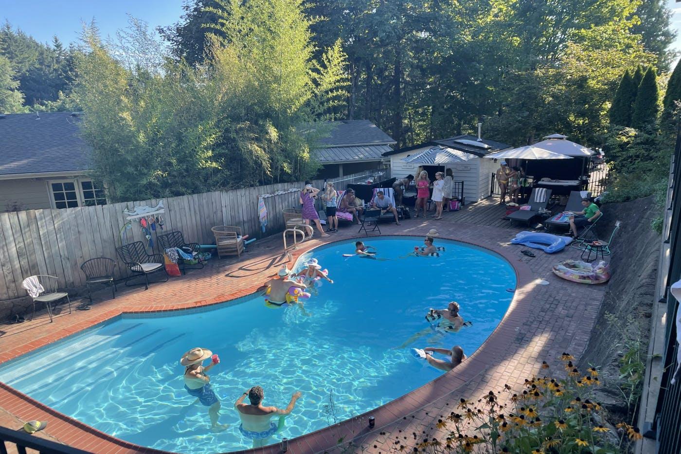 Private, Lake Oswego, great for parties!