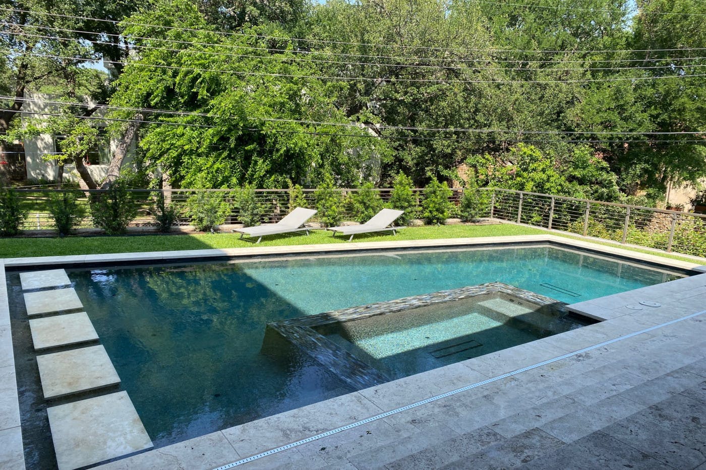 Lounge pool/hot tub close to downtown