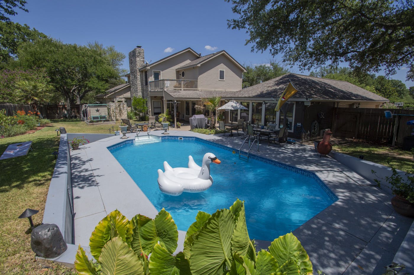 Round Rock Pool with game room /pool house