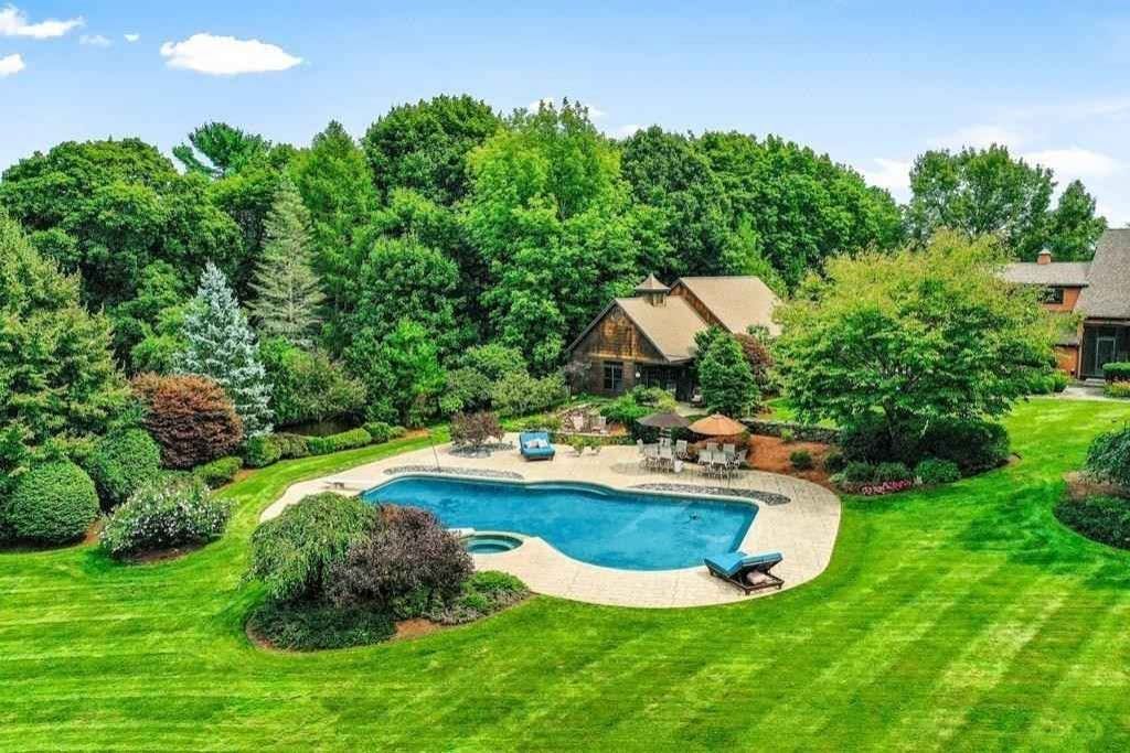 Private Mansion Pool perfect for parties with 2 acre backyard