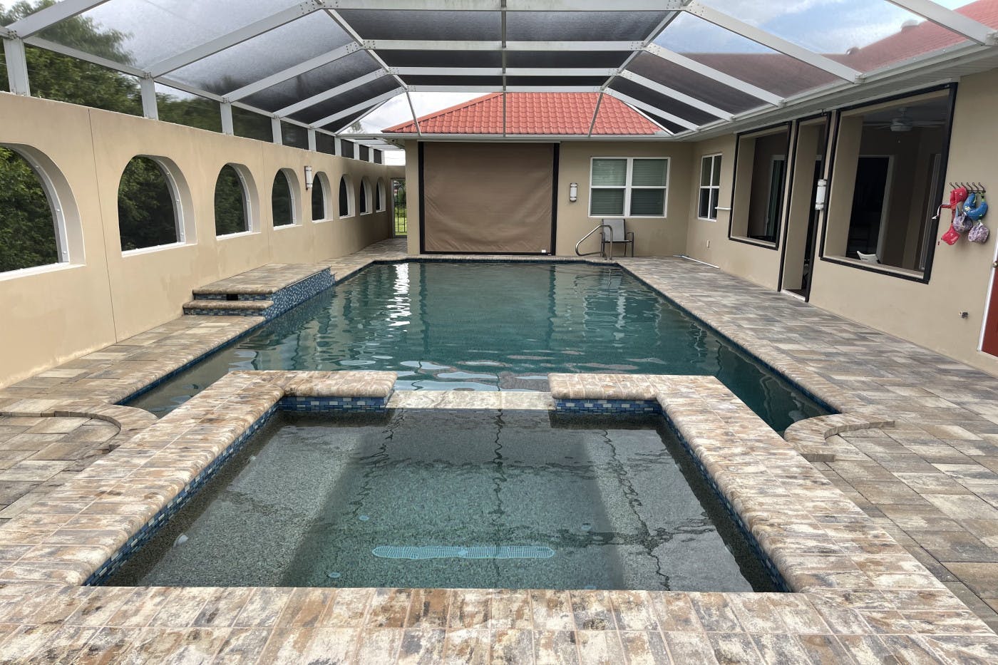 LARGE HEATED POOL & JACUZZI IN RESORT HOME