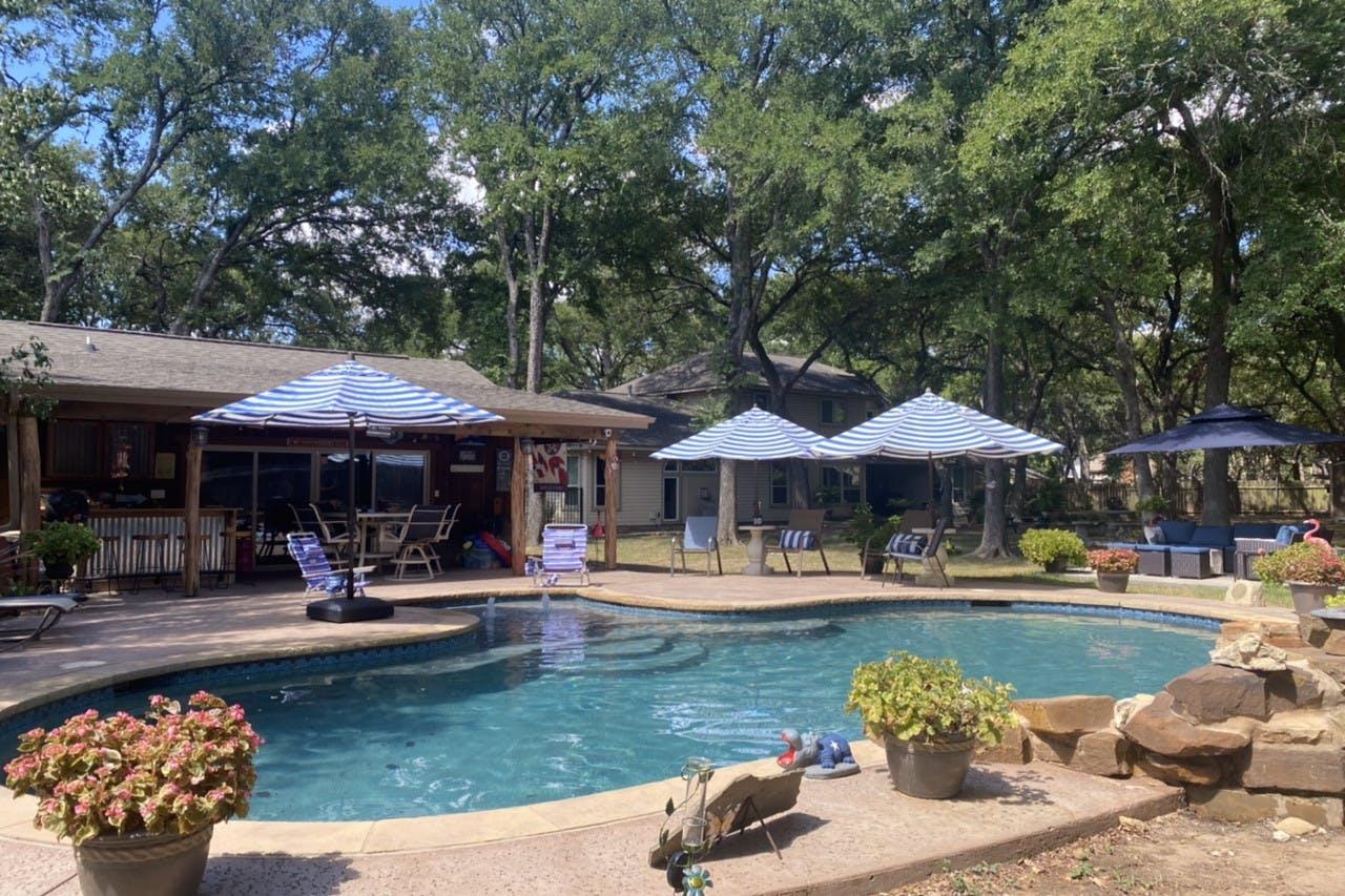 Backyard Pool Oasis & Pool House