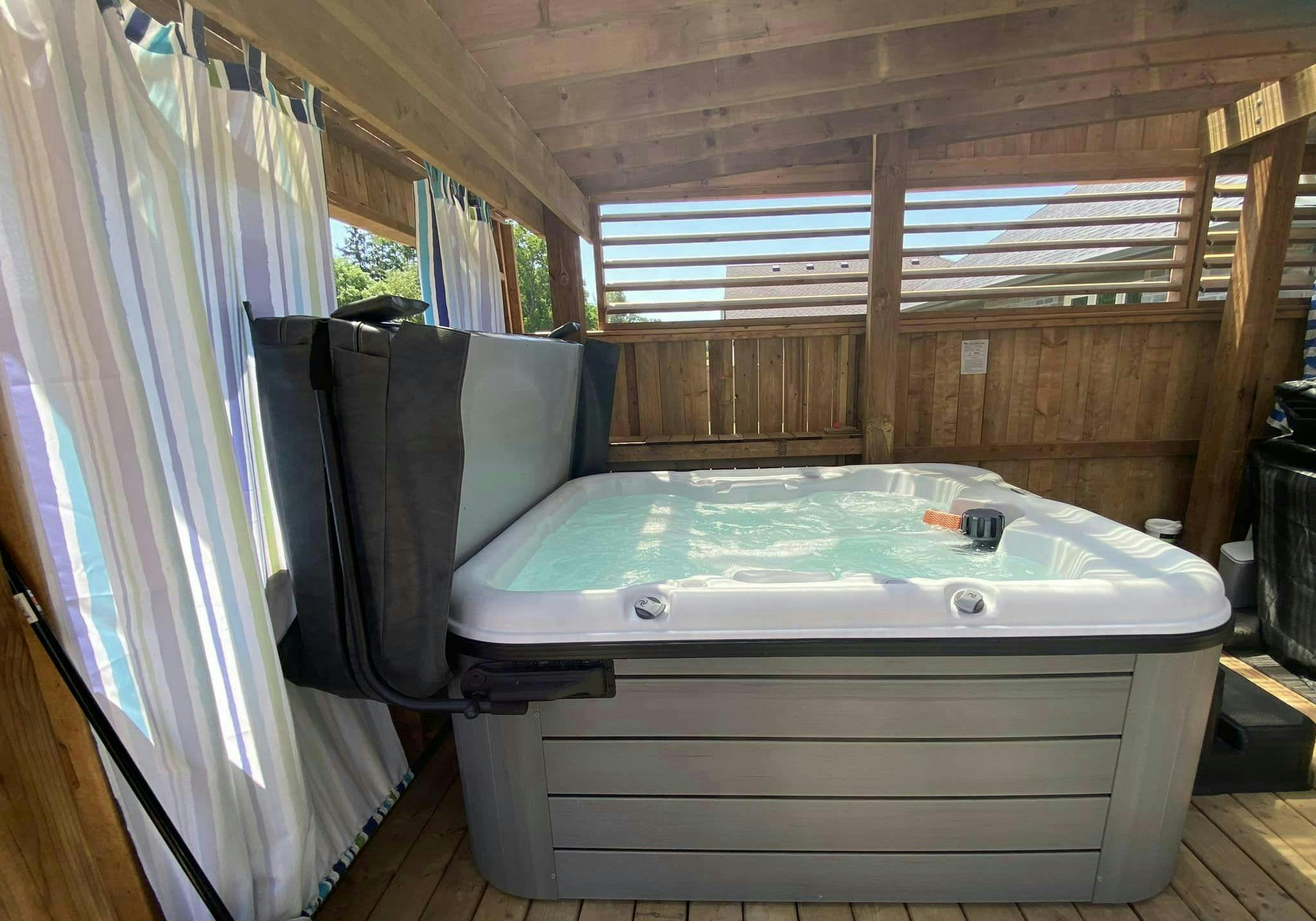 Tampa Florida Convenient Hot Tub with Deck