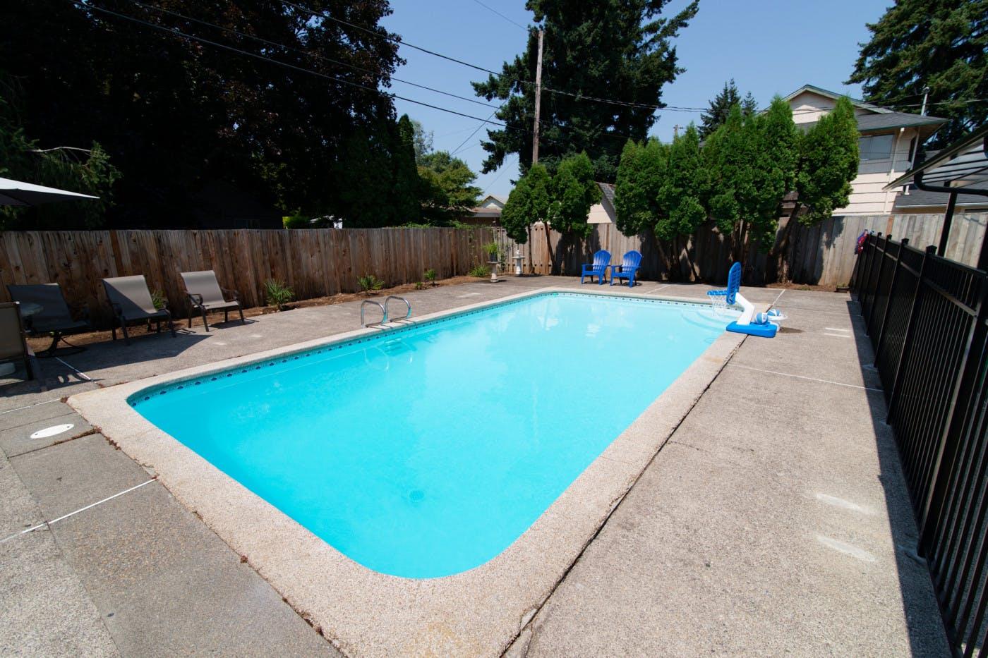 Rockwood Pool Palace  90° Heated Pool