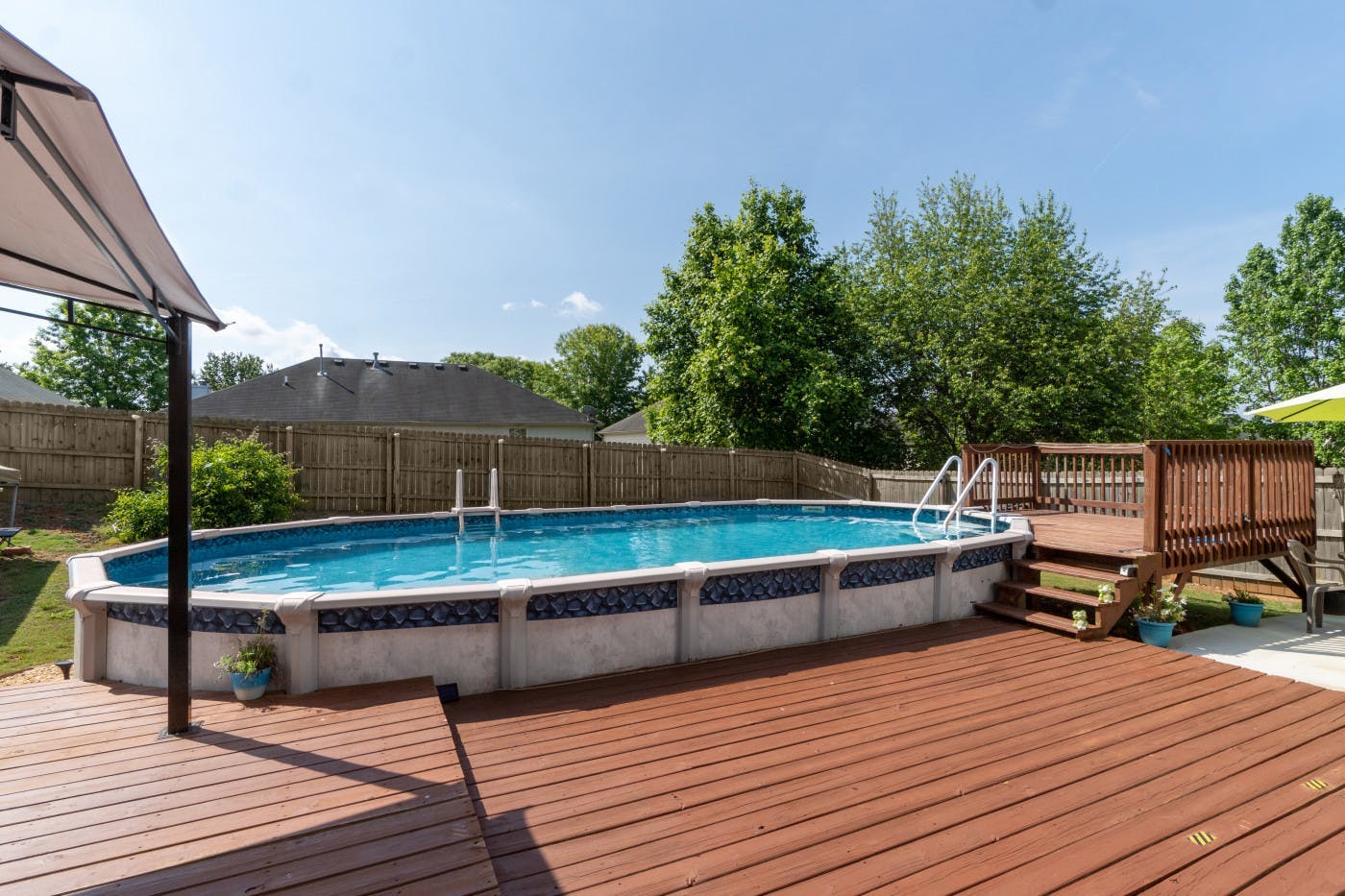 Good Vibes Backyard, Pool & Deck